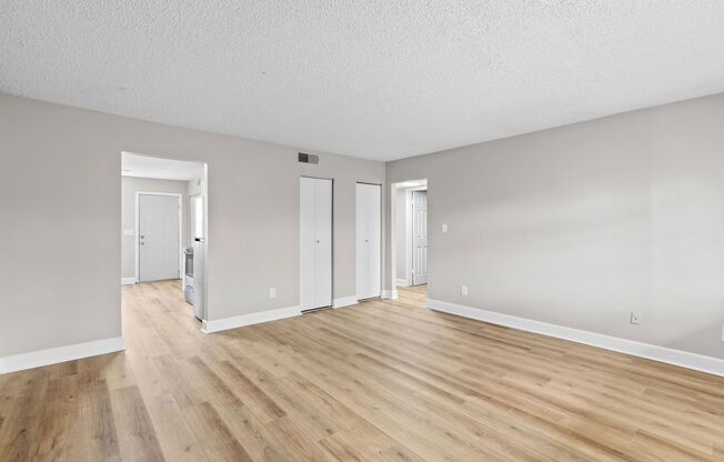 2 beds, 1 bath, 960 sqft, $949