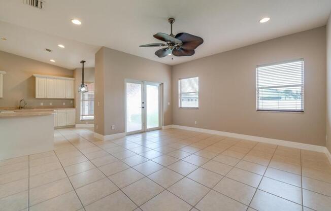 4539 SW 6 PL