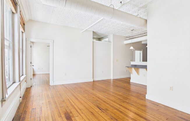 2 beds, 2 baths, 925 sqft, $1,600, Unit 404