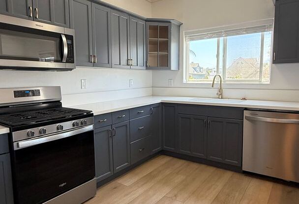 Mission Blvd- Beach Living- 1 bed 1 bath!