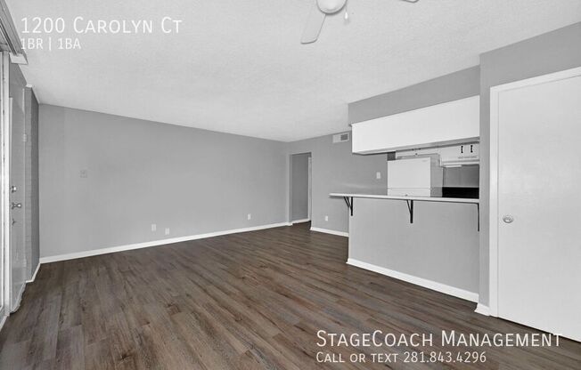 1200 CAROLYN CT