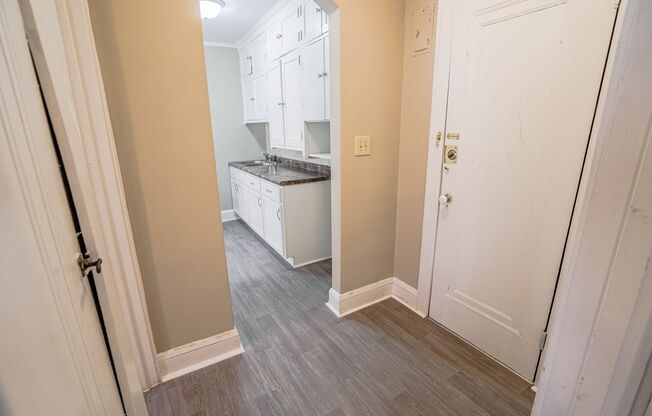 1 bed, 1 bath, 700 sqft, $1,200