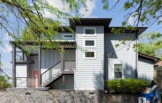 1206 DEKALB AVE NE