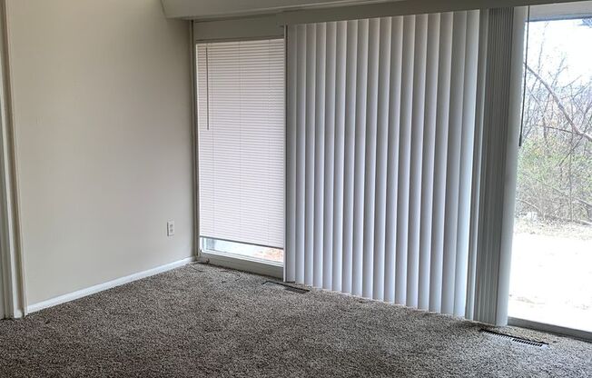 2 beds, 1 bath, 764 sqft, $875, Unit 15B