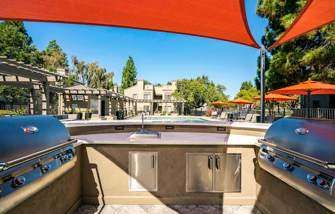 bbq facilities available to guests at the paddock club murfreesboro luxury apartment