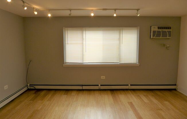 2 beds, 1 bath, 900 sqft, $1,795, Unit 1B