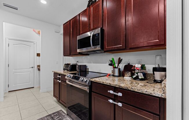 $500 OFF 1st Month's Rent! 3 bedroom 2 bath w study in Newberry