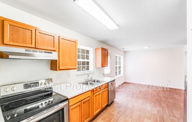 814 MT HOLLY HUNTERSVILLE RD