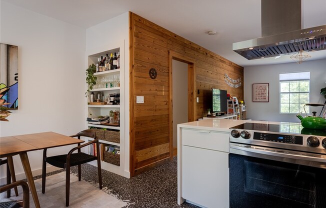 410 W 34 ST