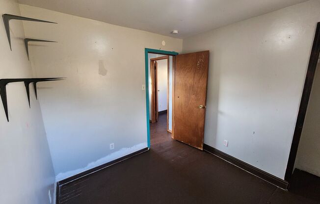 3 beds, 1 bath, $1,295