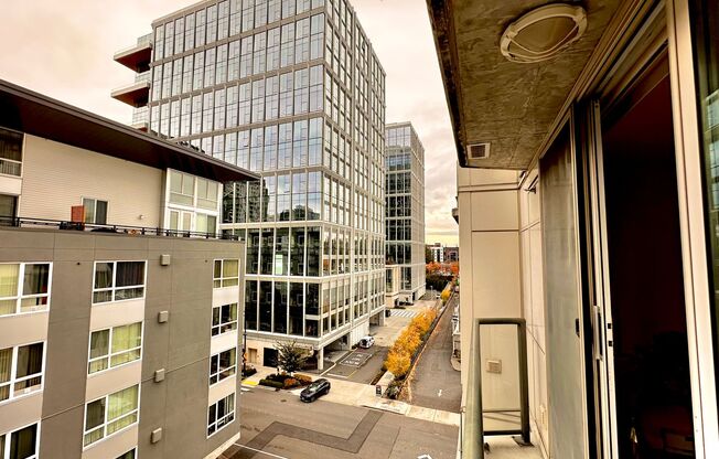 Downtown Bellevue Studio with Balcony, In-Unit Laundry & Amenities