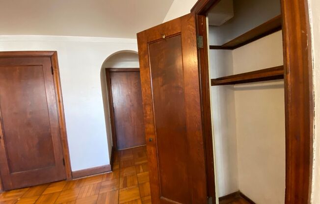 Studio, 1 bath, 400 sqft, $825, Unit 111