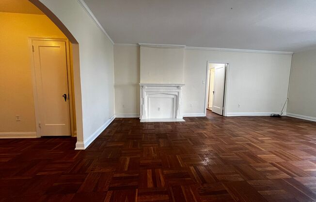 2 beds, 1 bath, 975 sqft, $2,055, Unit Royal York 802