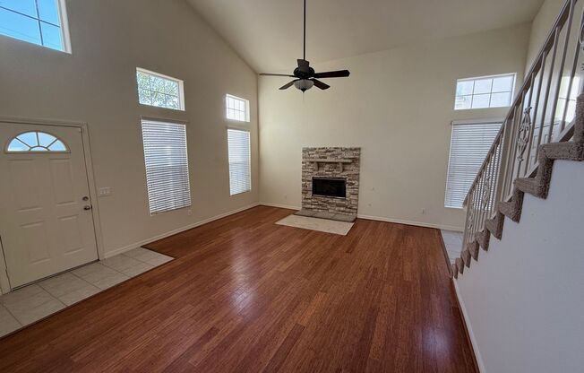 Large 4 Bedroom 3 Bath House w/ 2 car garage