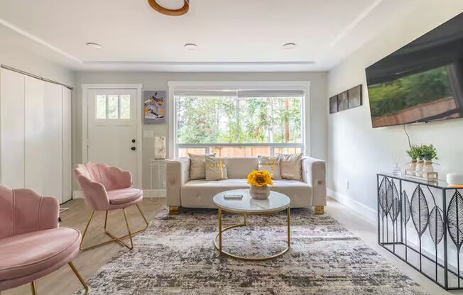 2 bedroom and 2.5 bathroom house in Tukwila