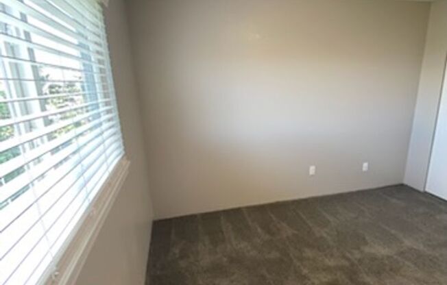 2 beds, 2 baths, 856 sqft, $869, Unit 2827-1806