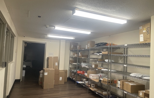 2 beds, 1 bath, 940 sqft, $2,350, Unit 13M