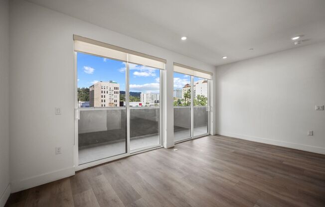 3 beds, 3 baths, 938 sqft, $4,715, Unit PH10