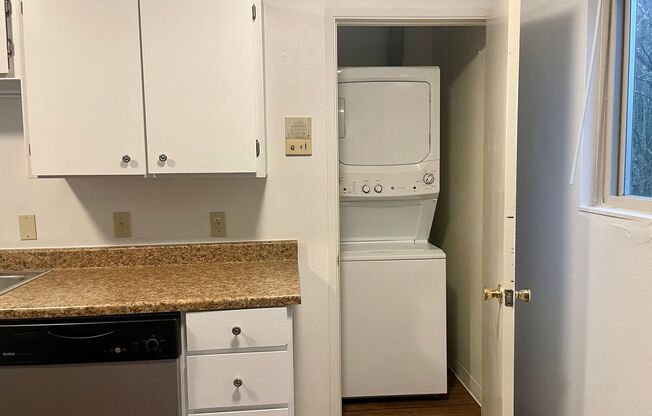 2 beds, 1 bath, $2,100