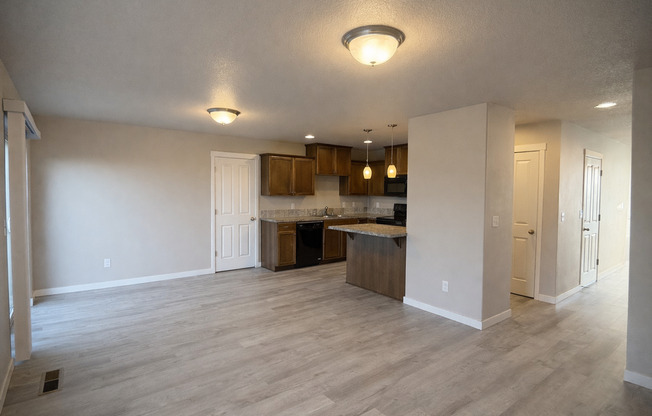 Like New Townhouse for Lease near Walnut Grove - 5917 NE 71st Ct