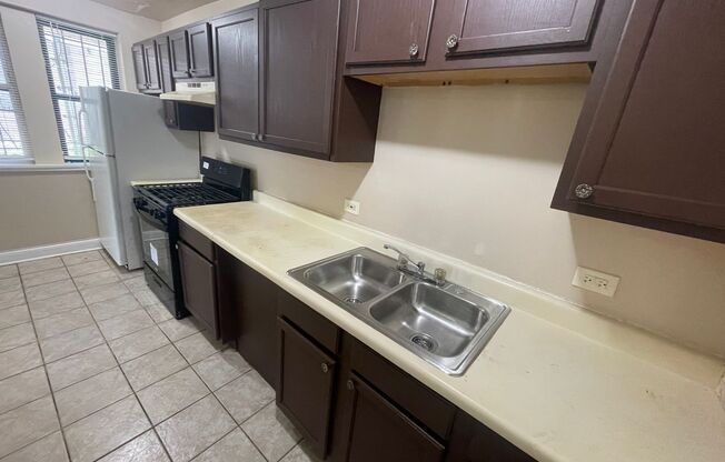 1 bed, 1 bath, $1,000, Unit 4850 #G1