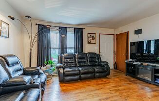 3 beds, 1 bath, $1,100