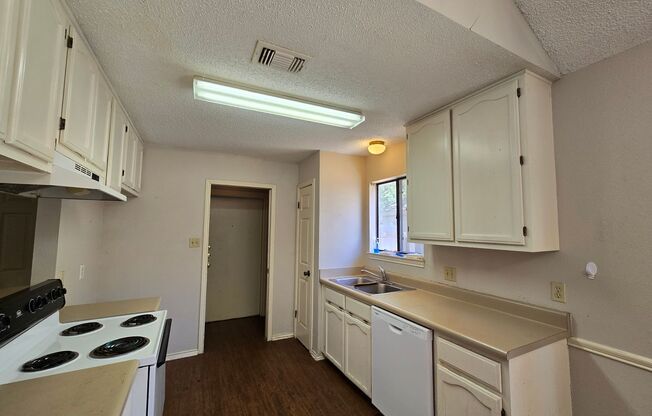 3 beds, 2 baths, $1,595