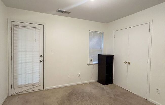 3 beds, 2 baths, $1,900, Unit Unit D