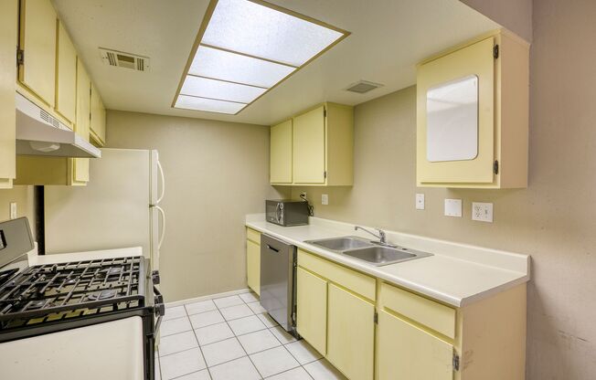 1 bed, 1 bath, $1,000, Unit #G