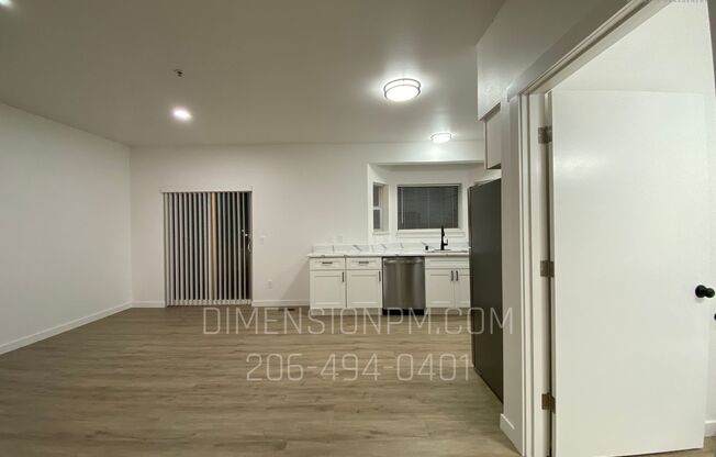 Heart of Renton! Amazing 4 bed, 3.5 bath Renton townhome in a desirable location! Easy self showings!