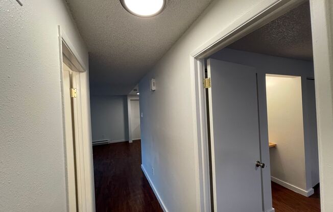 2 beds, 1 bath, 780 sqft, $1,155, Unit 21