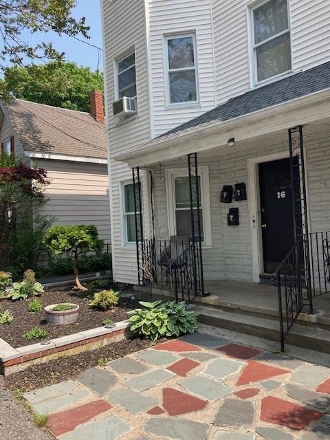 18 WHITE ST PL