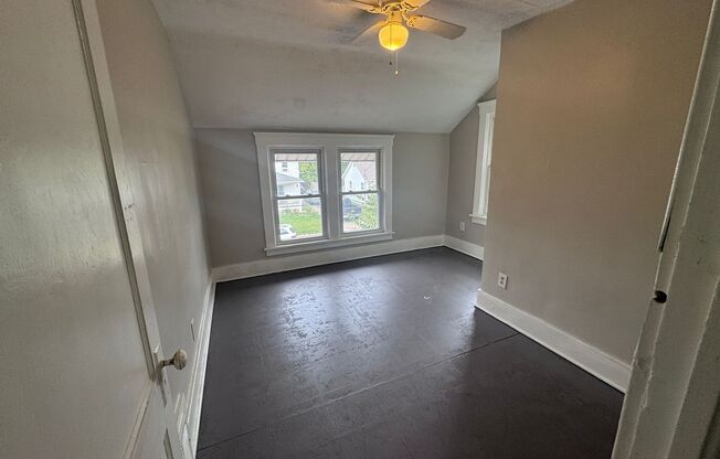 3 beds, 1 bath, $1,250