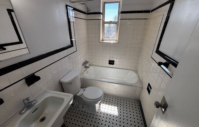 2 beds, 1 bath, 876 sqft, $1,000, Unit C71