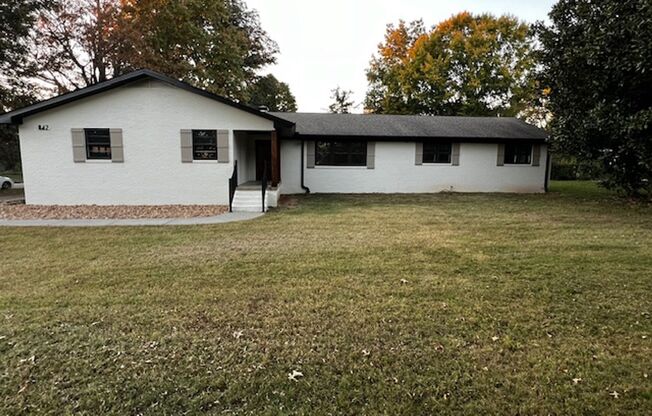 Alcoa 37701 - Beautifully remodeled 4 bedroom, 3 bath home - Contact Troy Adams 865-233-6949