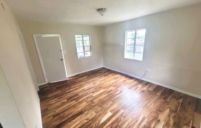 Studio, 1 bath, 500 sqft, $990, Unit Unit 6