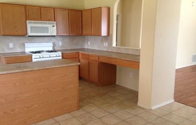 Spacious 3bdrm/2bth Home in Old Town Village!