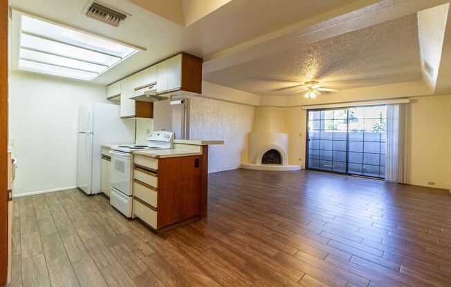 Come Check Out this Classic 2BED, 2BATH CONDO