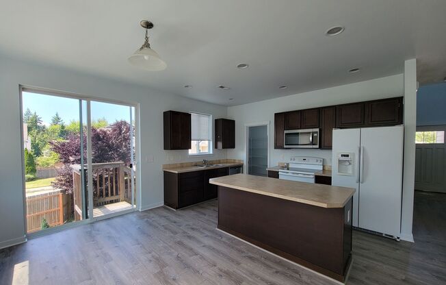 Bright, Spacious 4 bedroom in Poulsbo