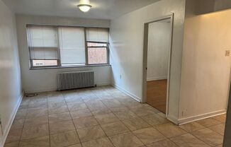 3 beds, 1 bath, $2,175, Unit 116B