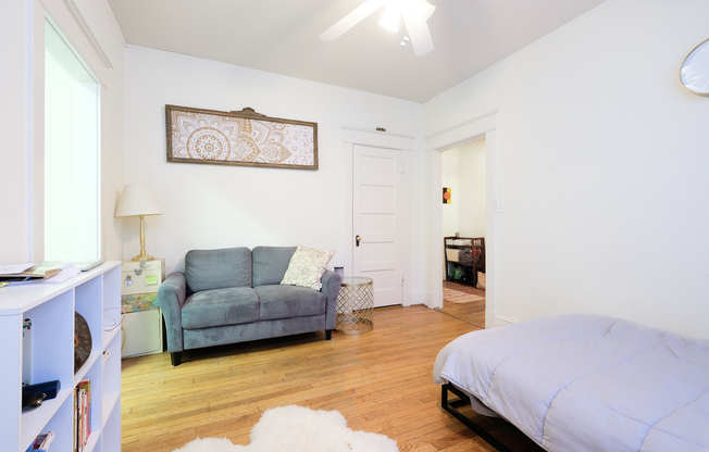 221 CONSTITUTION AVE NE