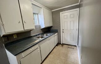 2 beds, 1 bath, $525