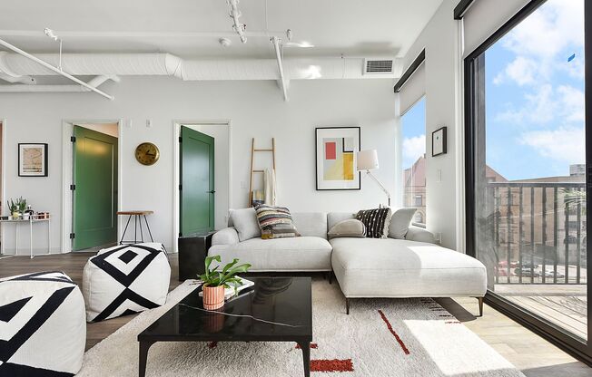 2 beds, 1 bath, 865 sqft, $2,350, Unit Unit 612