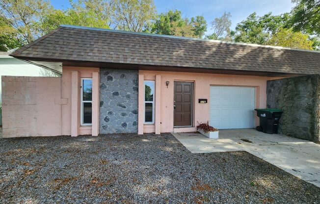 Newly renovated Charming duplex  2bed/ 2 bath!