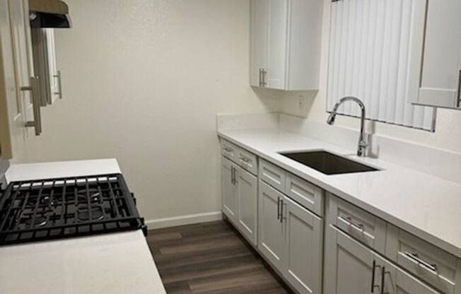 2 beds, 1 bath, 800 sqft, $2,495, Unit 05