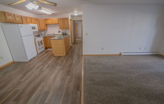 2 beds, 2 baths, 890 sqft, $910, Unit 2571-209