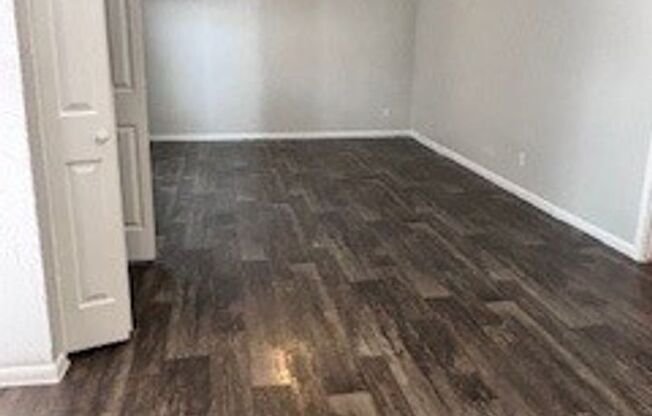 2 beds, 1 bath, 873 sqft, $1,120, Unit 02-0202