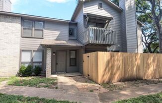 Centrally Located 2 bed / 1.5 bath in North Austin