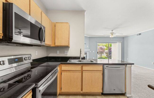 2 beds, 2 baths, $1,595, Unit # 822