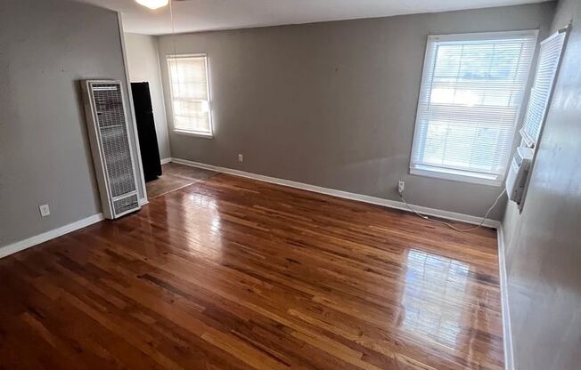 Studio, 1 bath, $650, Unit C WOOL25 (9030#)